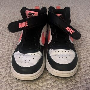 Nike mid-court boroughs little girls sz 12.5
